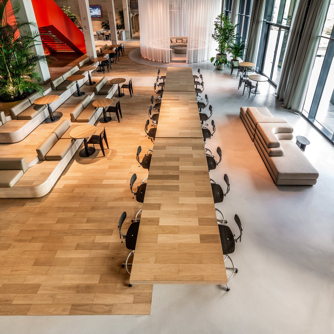24_ACE_Meetingtable_ConversationPit_Amsterdam_Teo Krijgsman_office interior design_TANK_Tommy Kleerekoper_Sanne Schenk.jpg