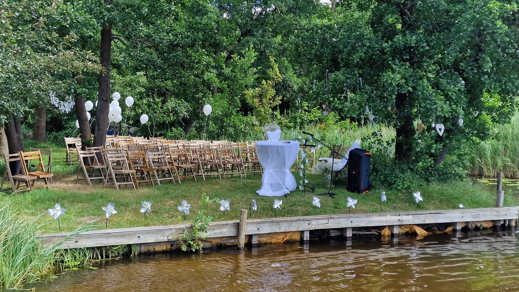 Ceremonie op Eiland Loosdrecht