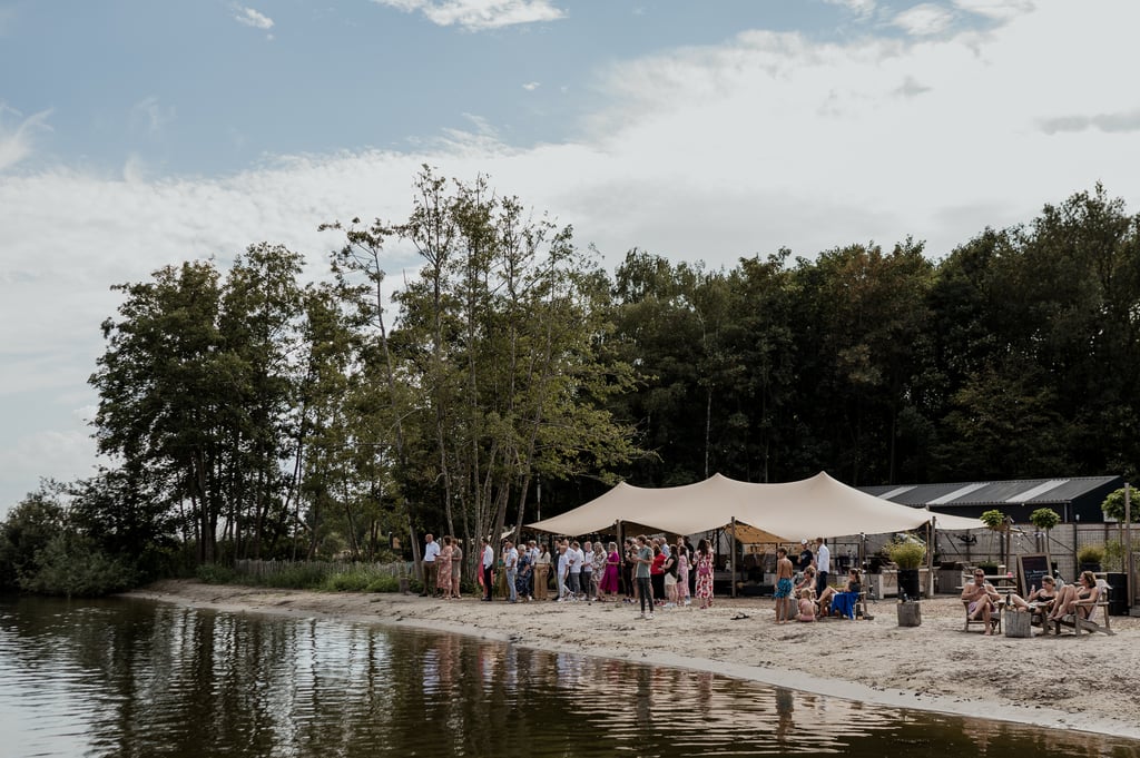 Stretchtent aan het water