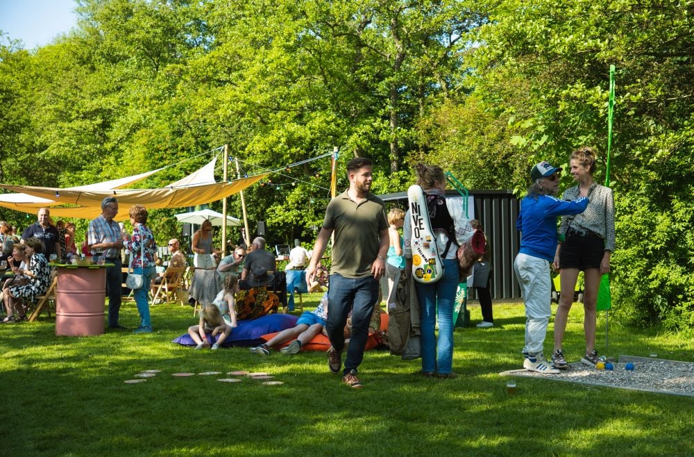 Festivalveld met bar