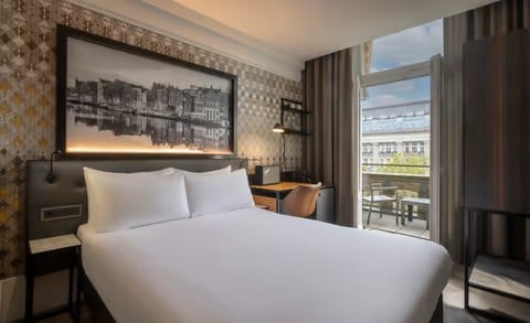 bedroom-balcony.jpg