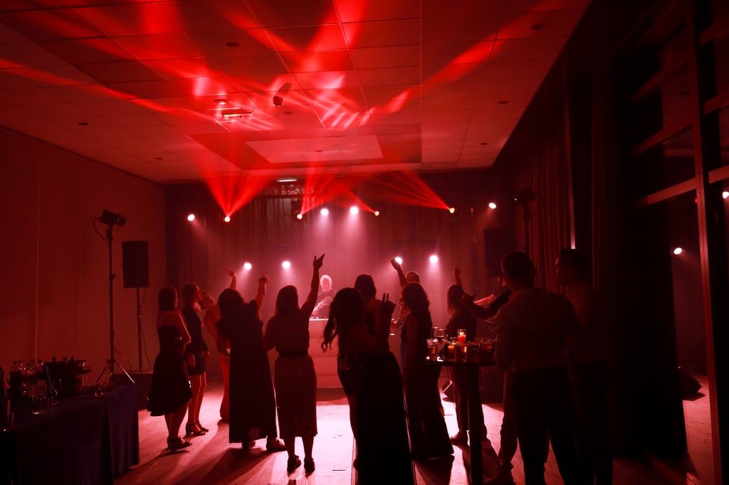 Feestavond met dansvloer en lichtshow bij de Buunderkamp