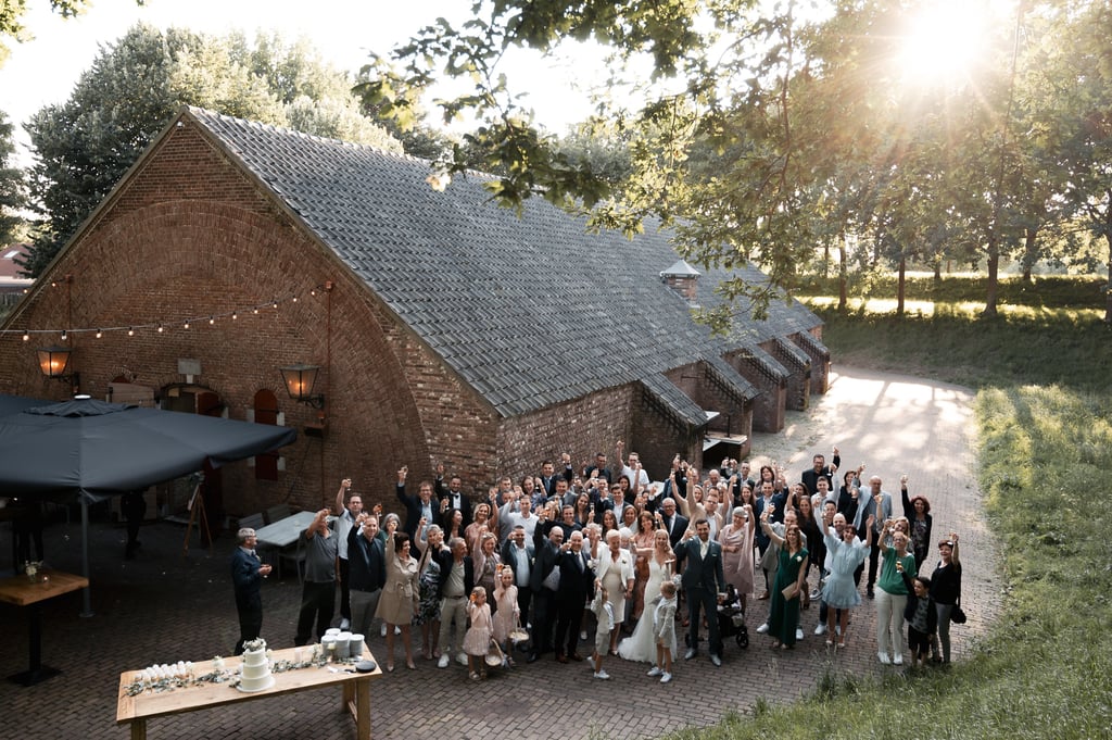 Bruiloft Cachot buiten daggasten zomer