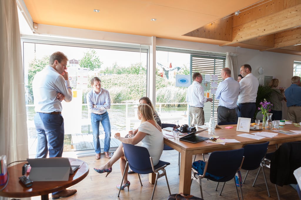 ongedwongen sfeer vergaderlocatie geWoonboot Amsterdam.JPG