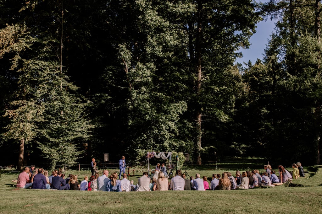ceremonie in groene forum