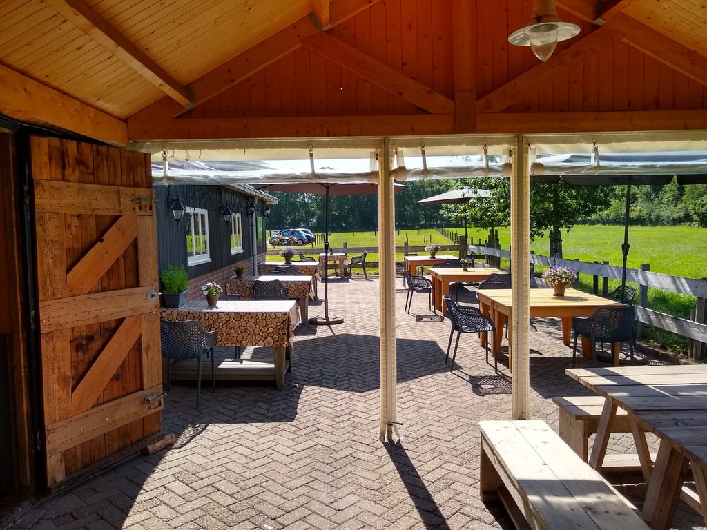 Terras bij zaal Boerenzwaluw