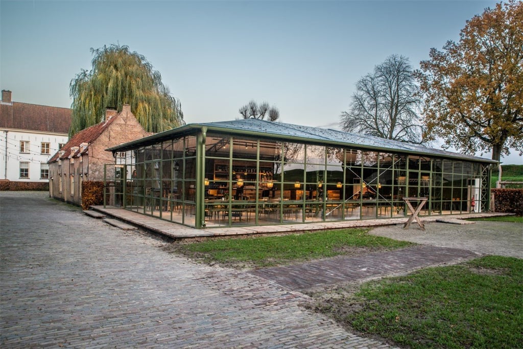 Het Brouwhuis met de grote raampartijen