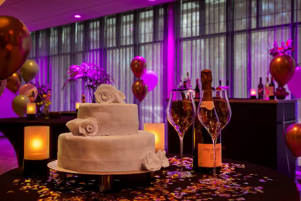 Bruidstaart en bubbels.jpg