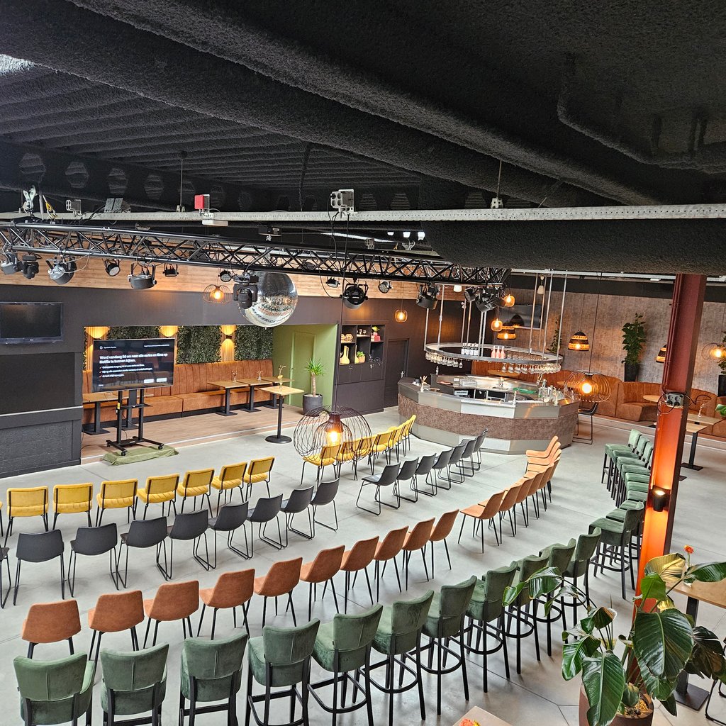 De Hal in theateropstelling