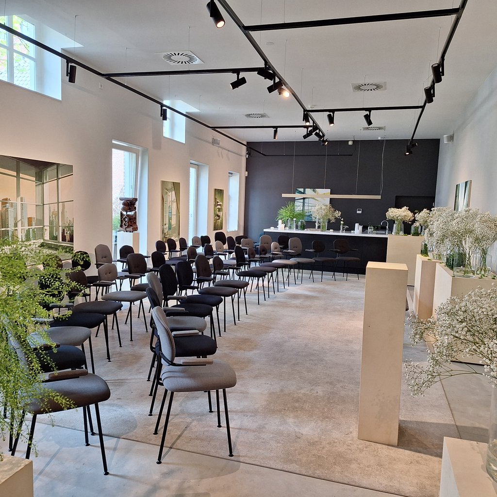 Ceremony setting - zaal/room: Stables