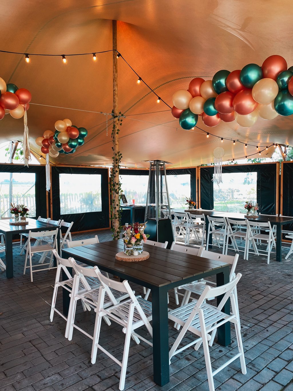 Stretchtent versierd