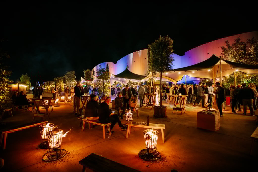 Buitenplaats in het donker