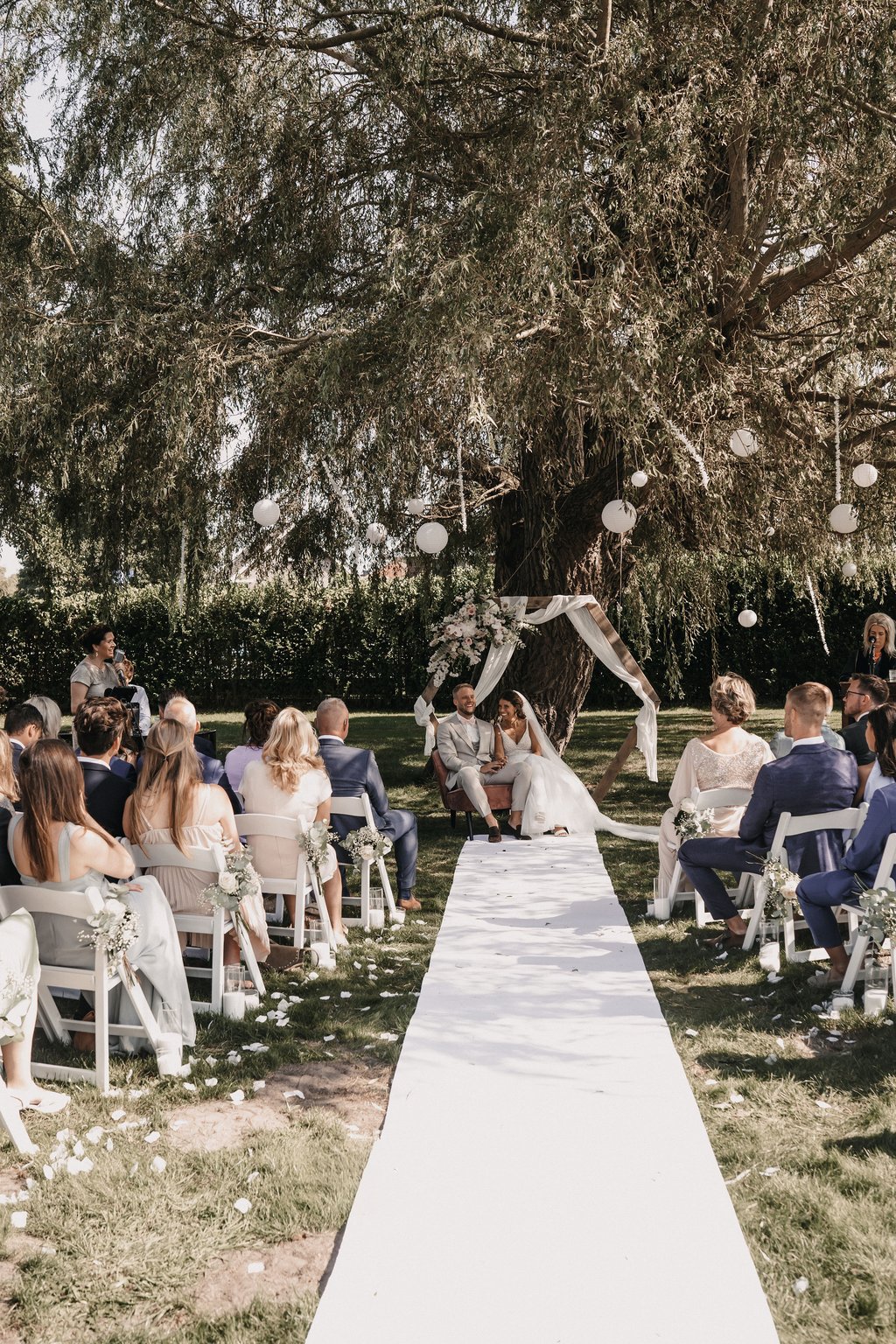 Ceremonie onder de boom
