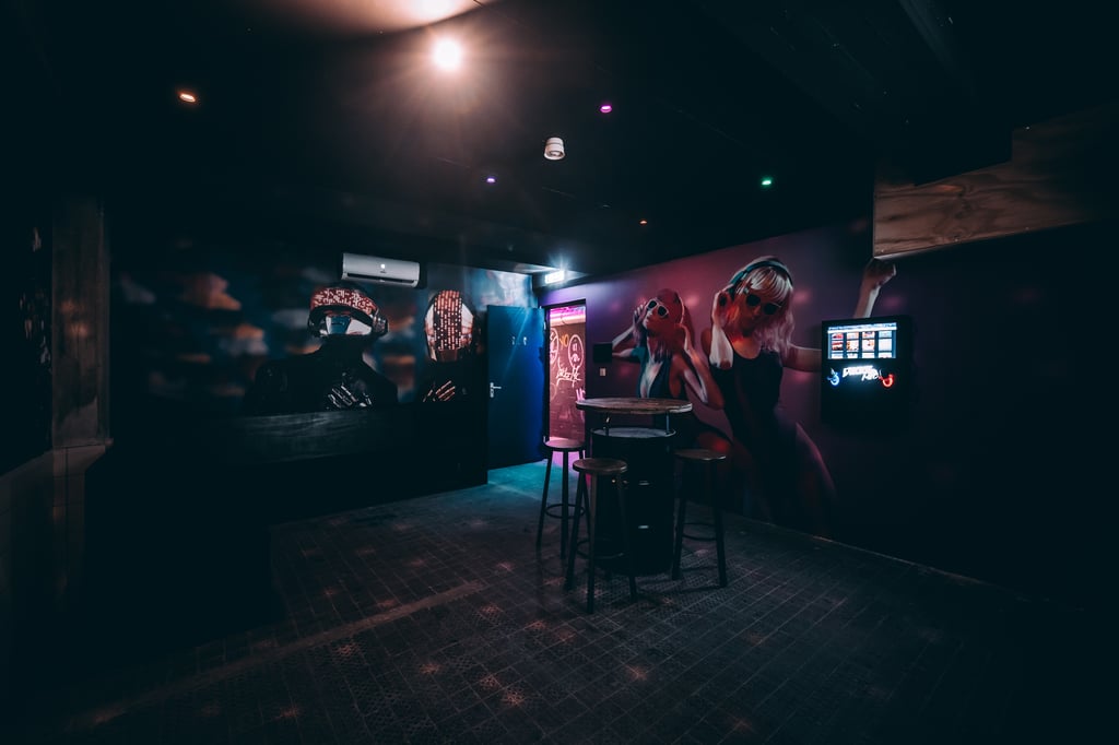 Karaoke Booth - Rave Teef