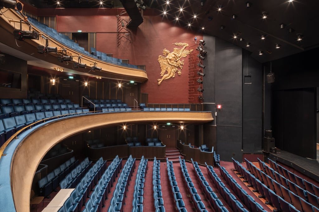 Grote-zaal-Stadstheater-Arnhem-fotoBvHoek