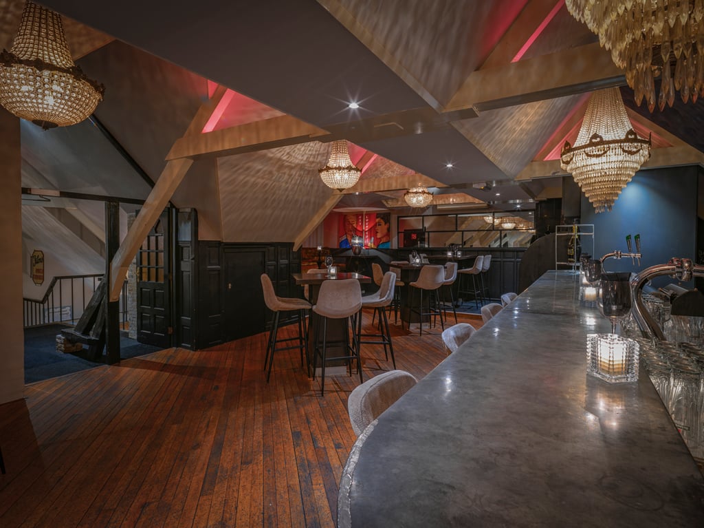 Loft bar