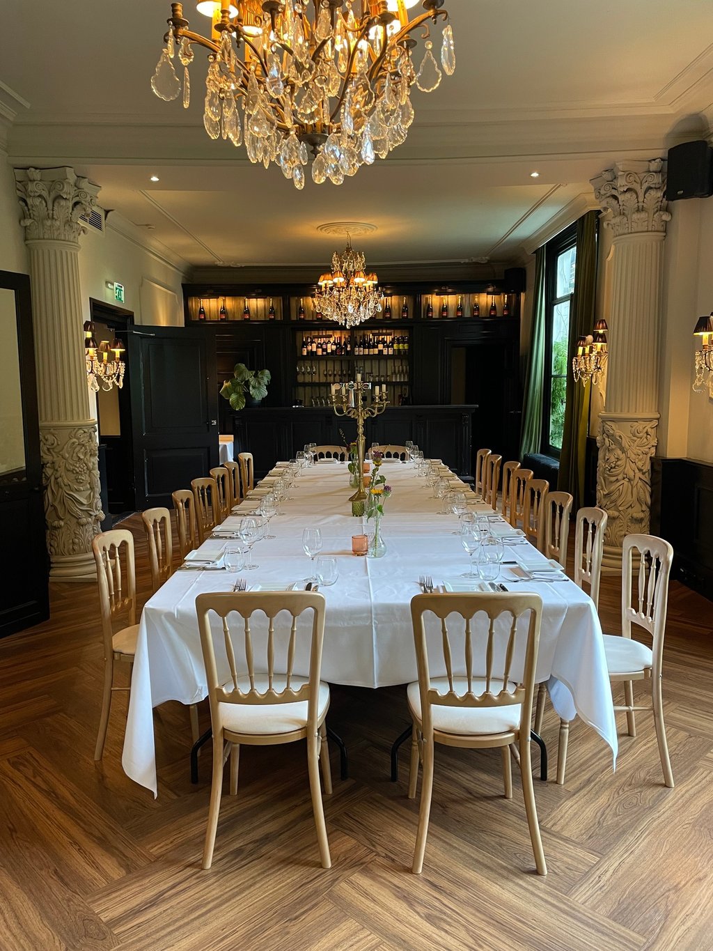 Herenkamer - diner - lange tafel recht 1.jpg