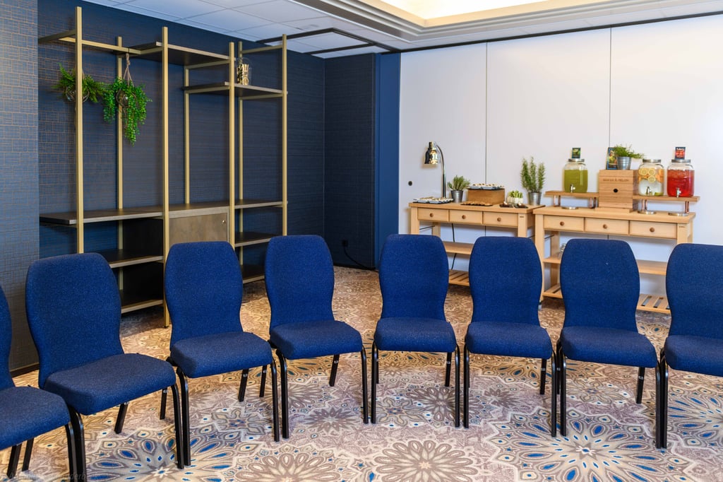 Willem Alexander III Circle of Chairs (11).jpg