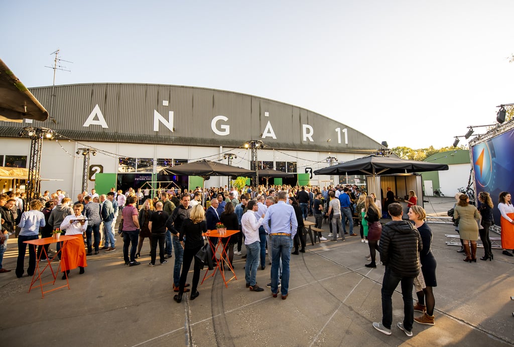 Oostkamp - Hangar 11 - Buiten - Feest - Catering - entree - Vliegveld Twenthe Evenementenlocatie