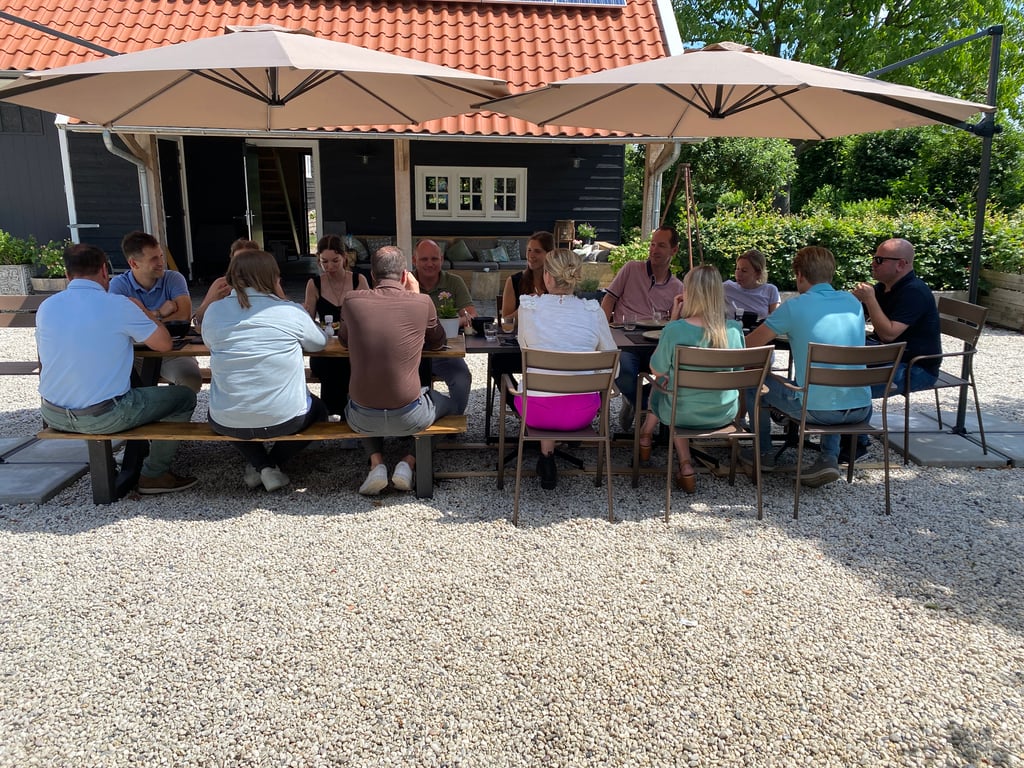 Lunchen op de binnenplaats