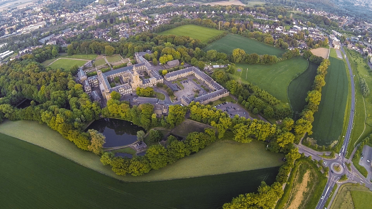 ABDIJ-ROLDUC-LUCHTFOTO