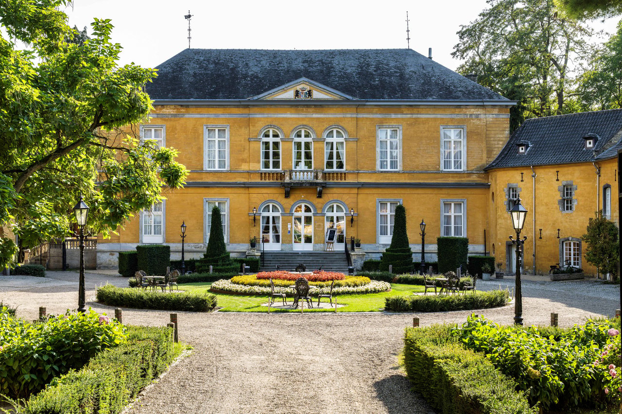 Hoofd entree van Kasteel Oost