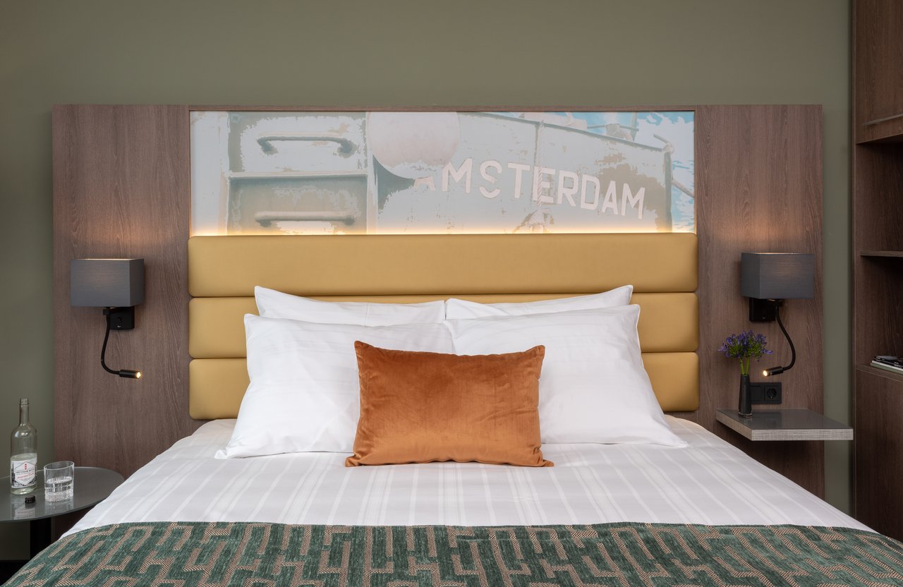 NL_NLAMSPA_Deluxe King Room Upper Floor_2.jpg