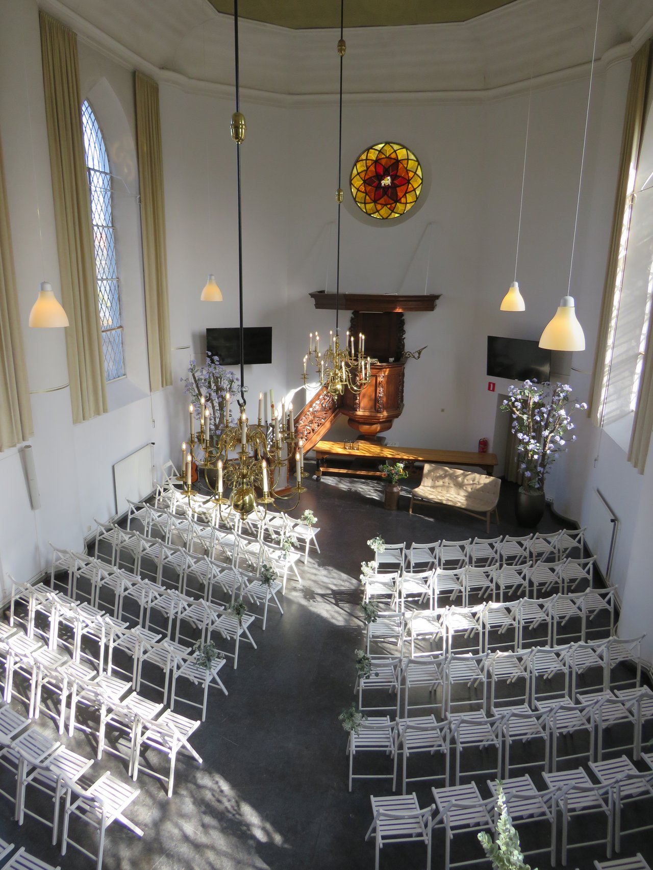 Ceremonie opstelling binnen