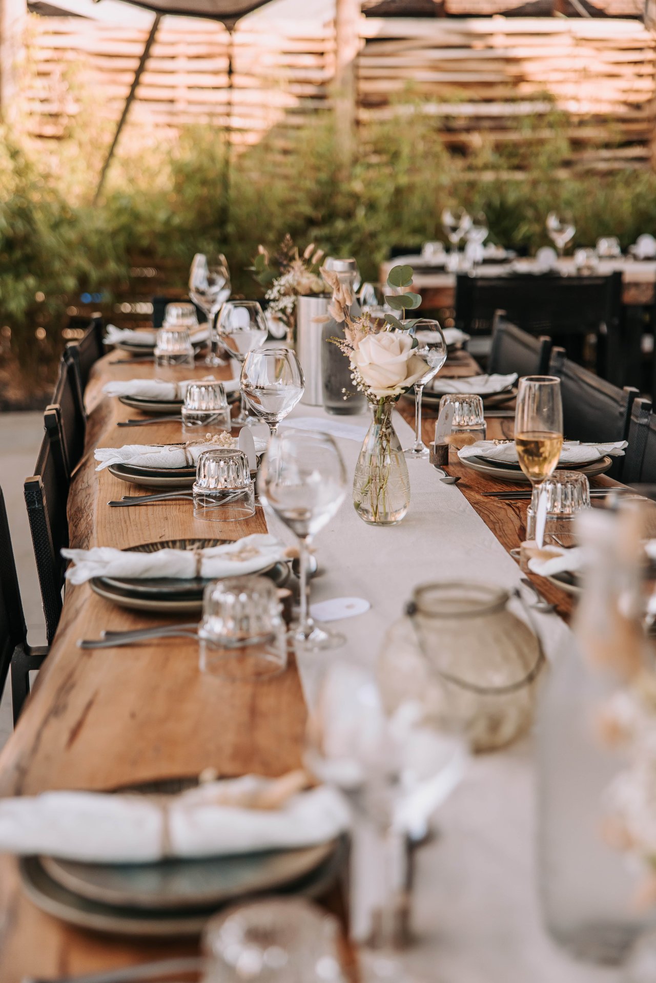 Stijlvol bruiloftsdiner in warme en intieme setting