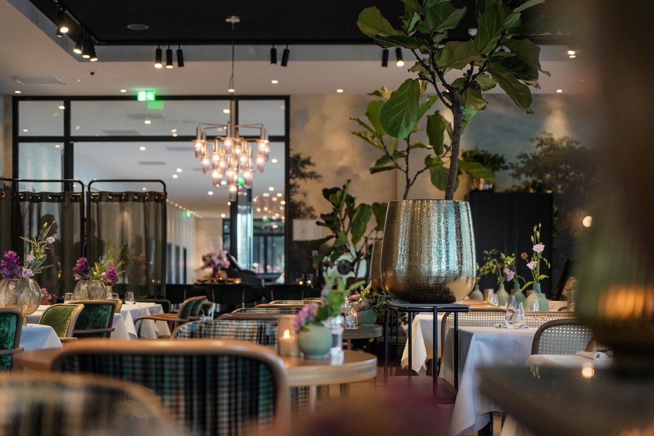 Zitgedeelte van Restaurant Amstelle – Van der Valk Hotel Amsterdam - Amstel