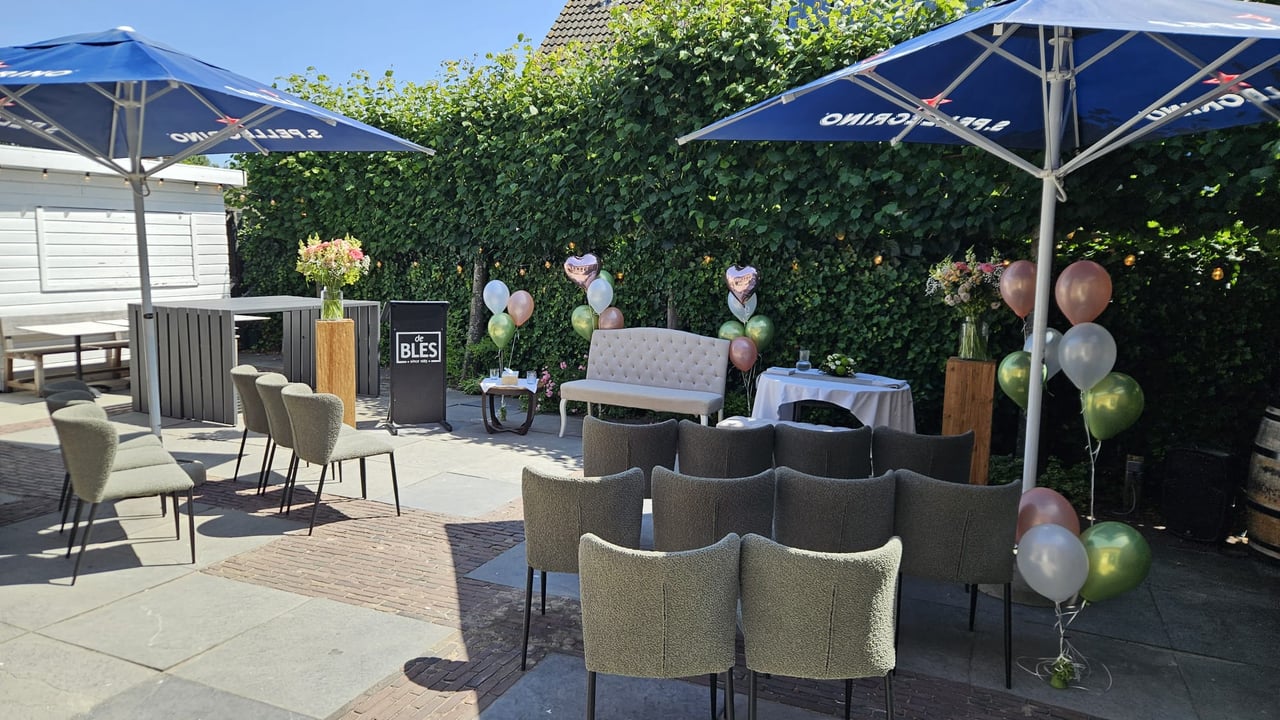 Binnentuyn buiten ceremonie.jpg