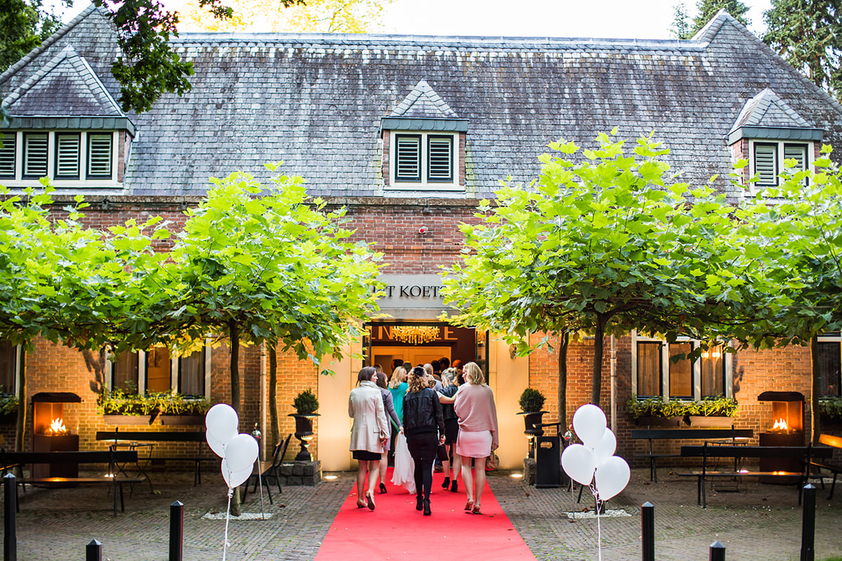 De entree van het Koetshuis