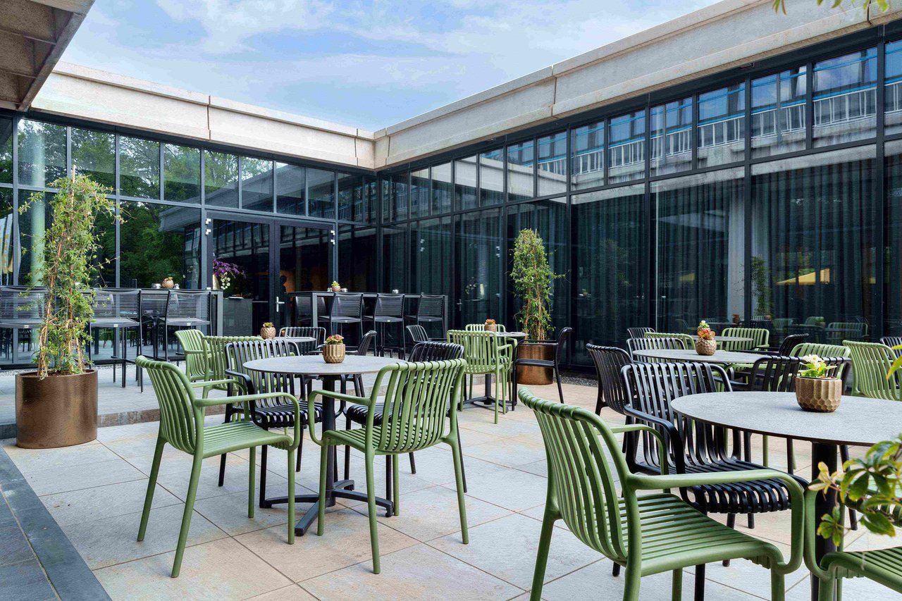 Meeting lounge terras.jpg