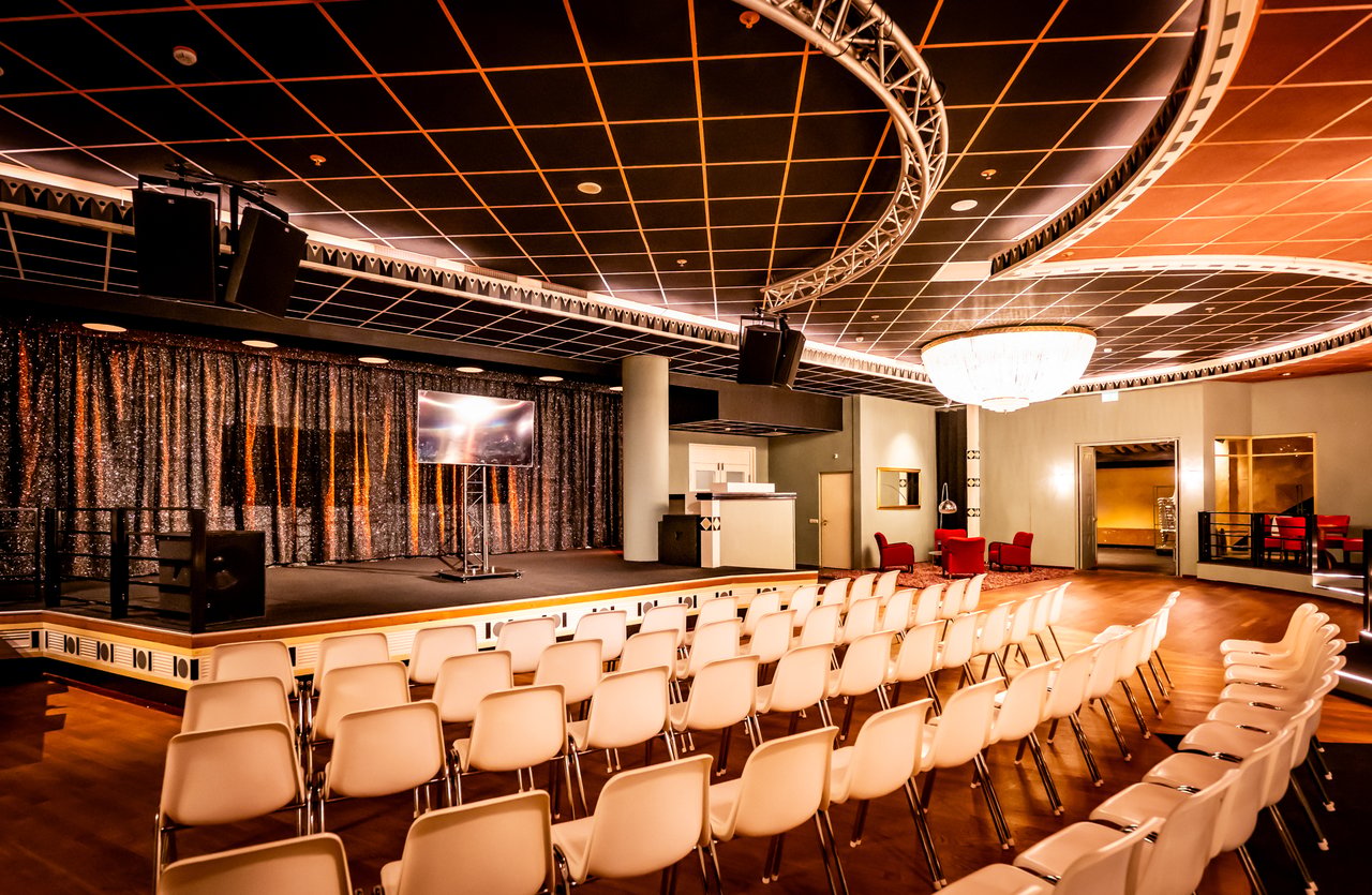 Grand Café plenaire setting