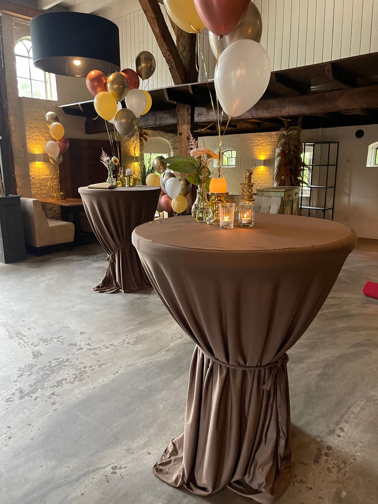 Feest binnen borrel 