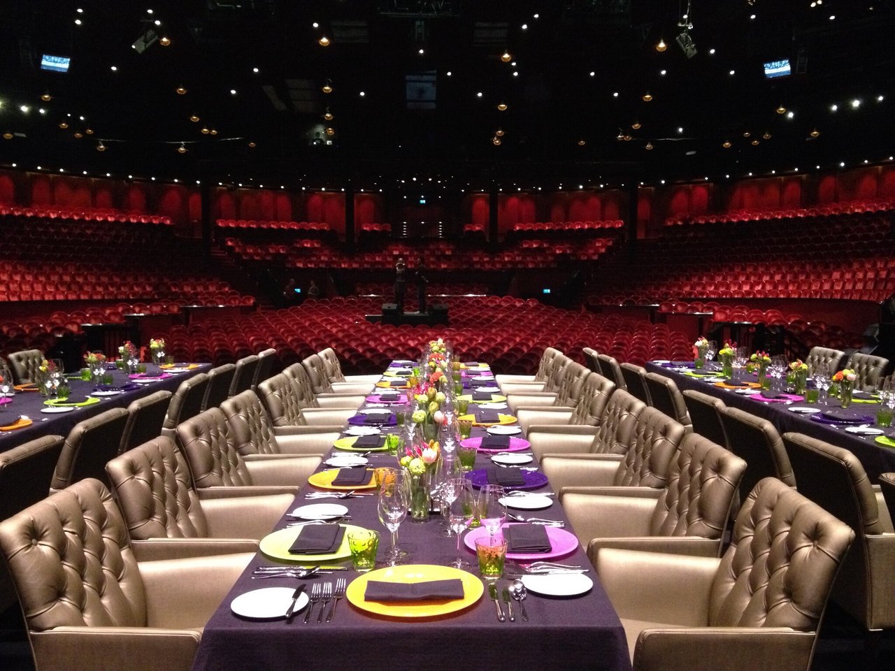 Diner op het toneel