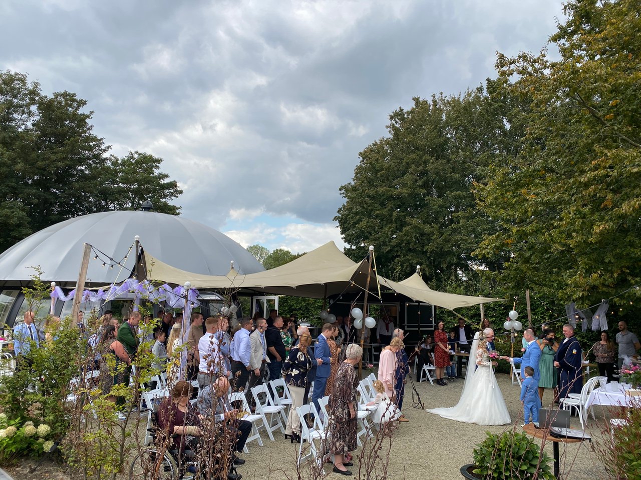 Ceremonie buiten trouwen