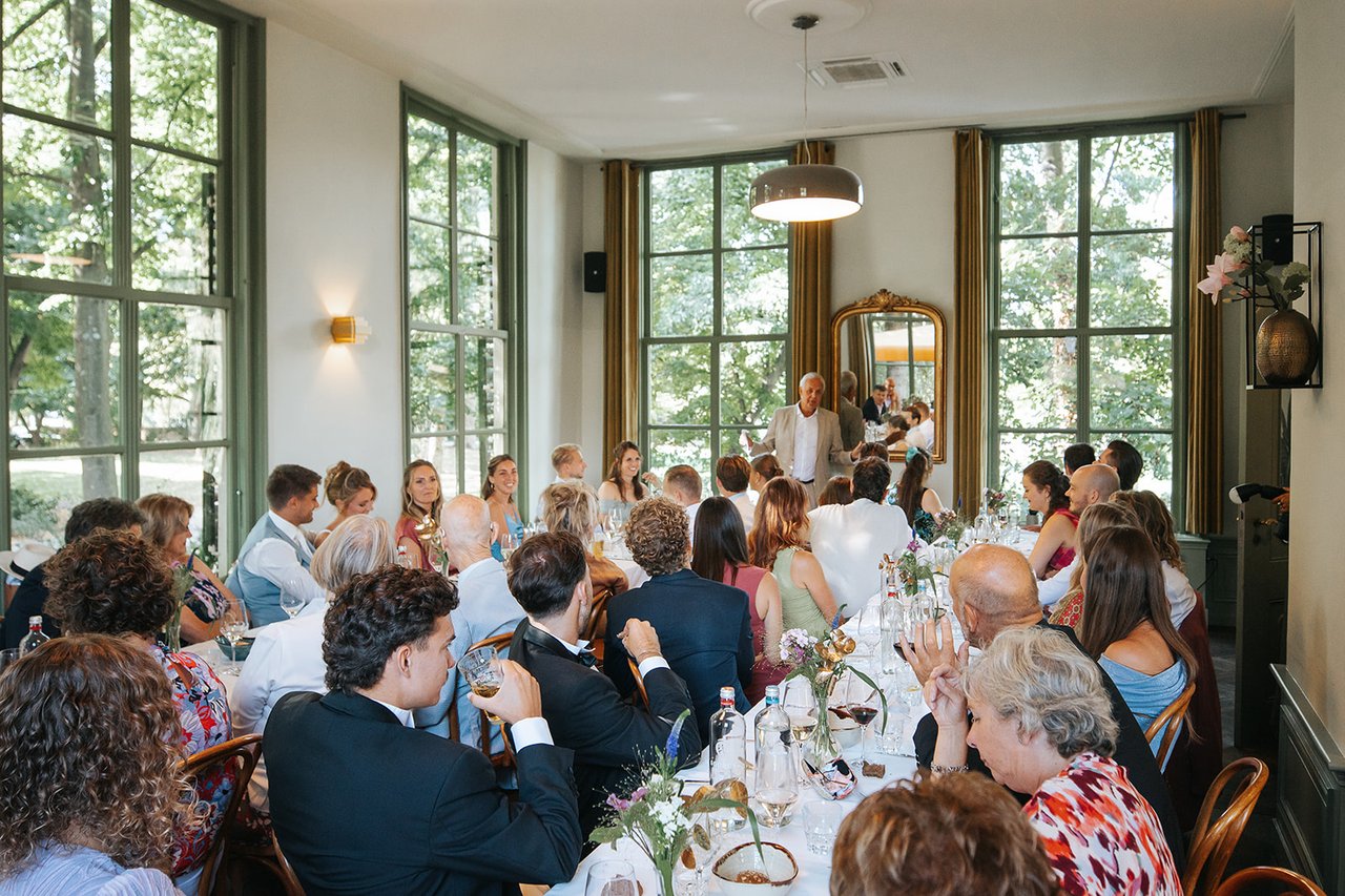 Diner opstelling lange tafels