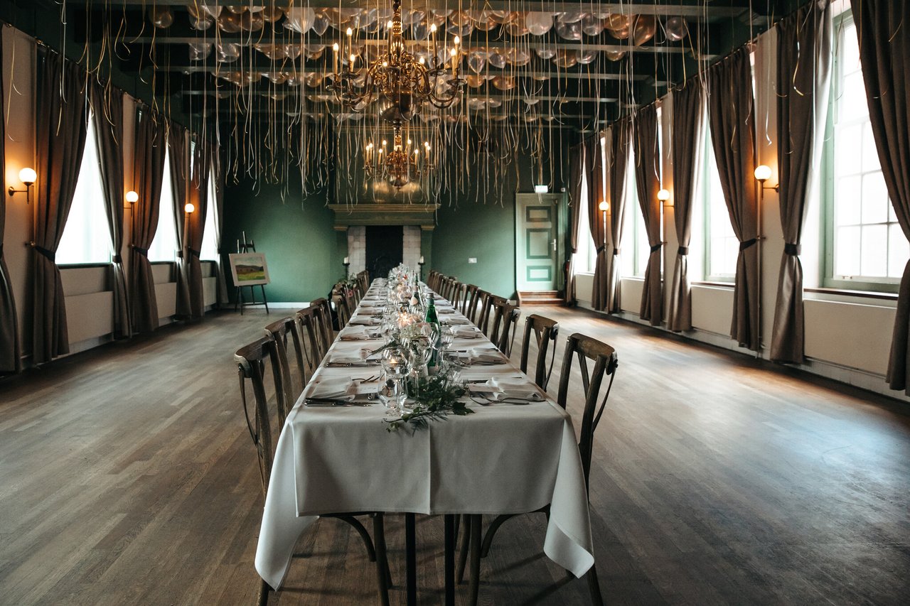 1-lange-tafel-Schutterzaal-en-ballonnen-2