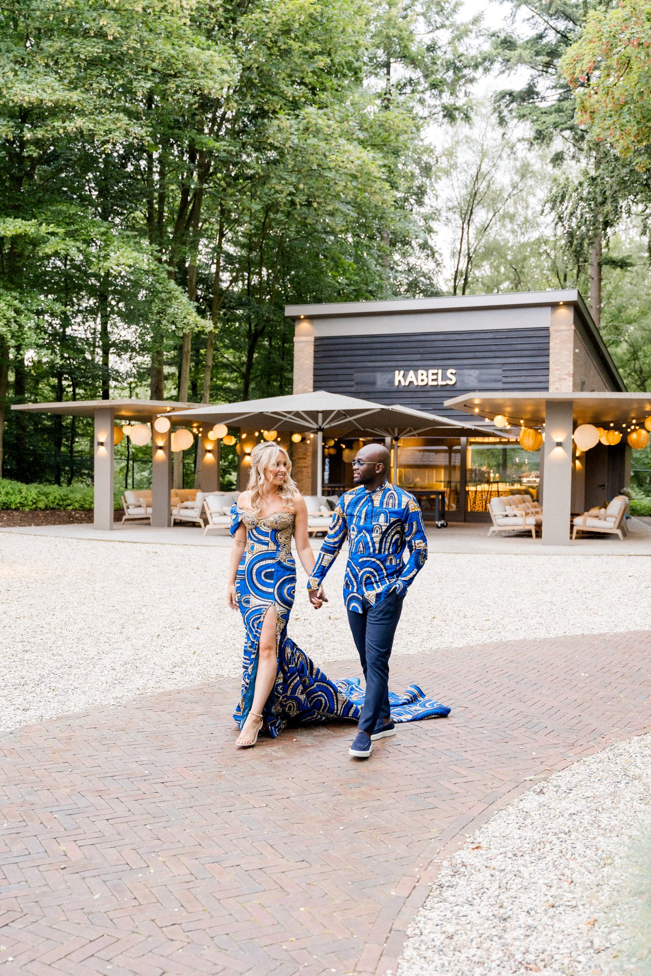 Bruidspaar bij locatie Kabels