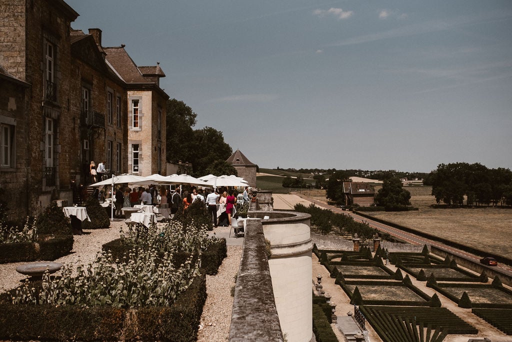 Receptie op het terras van Château Neercanne
