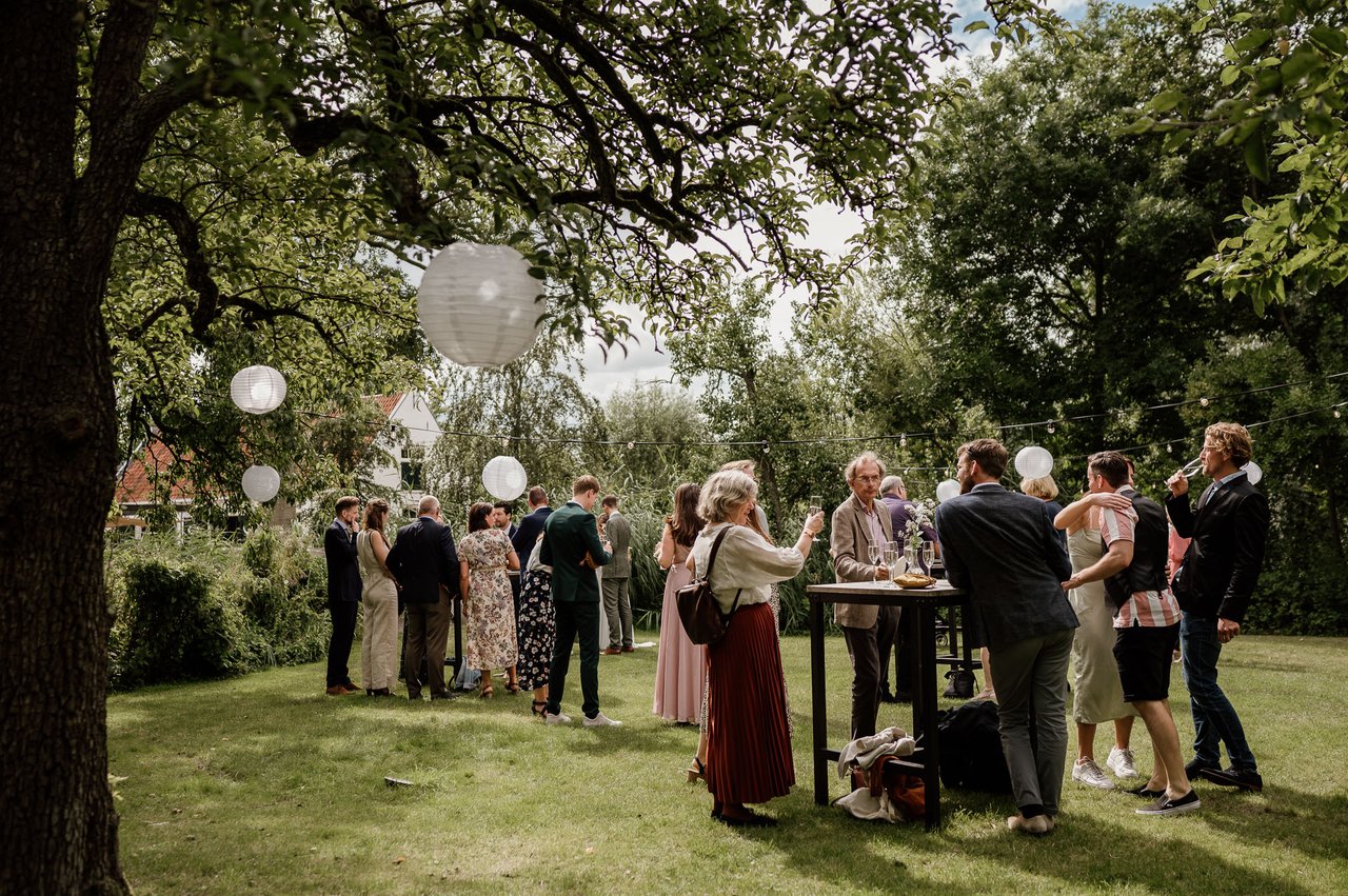 Borrel na de ceremonie op het Kasteeleiland, onze boomgaard
