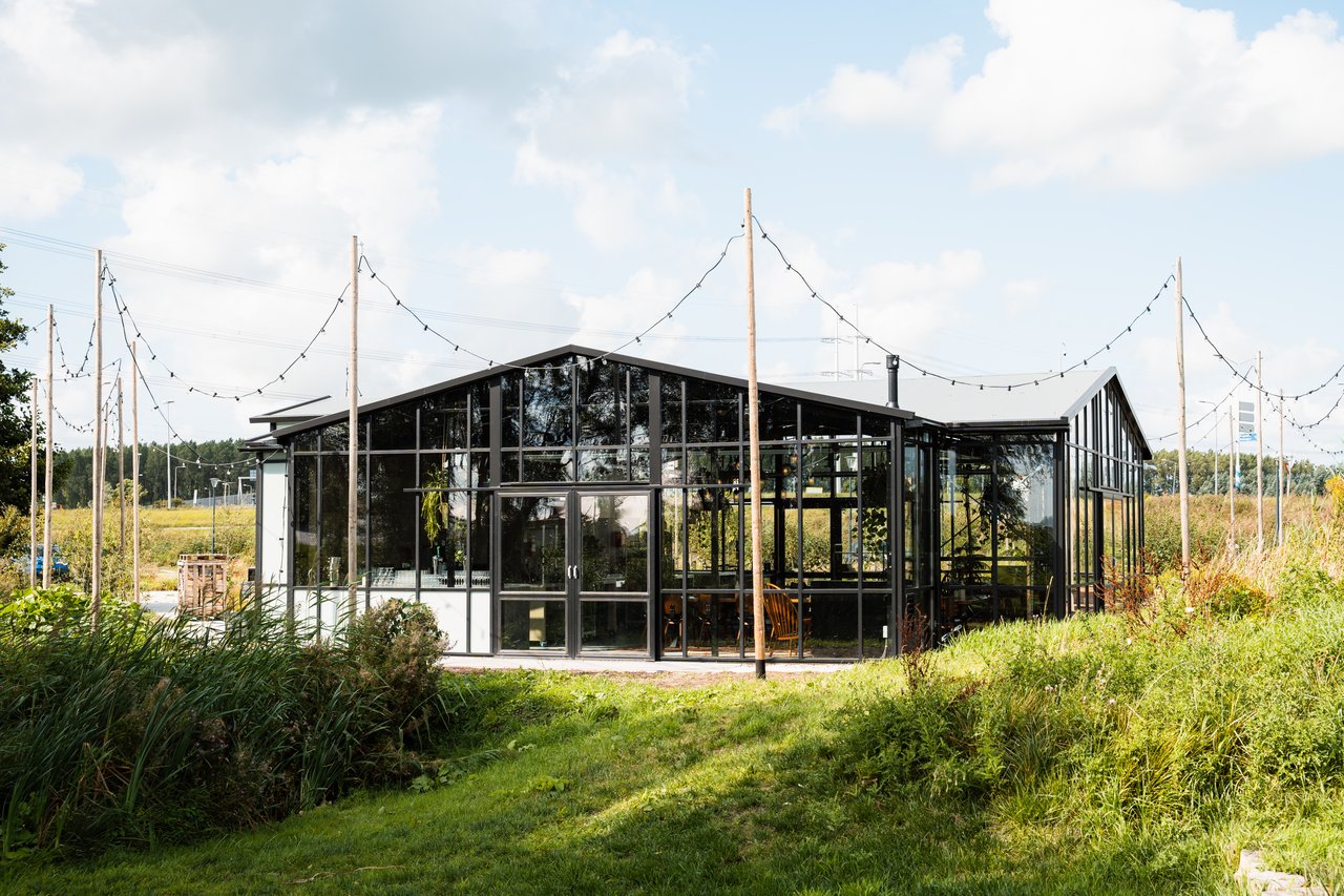 Polderfabriek buiten