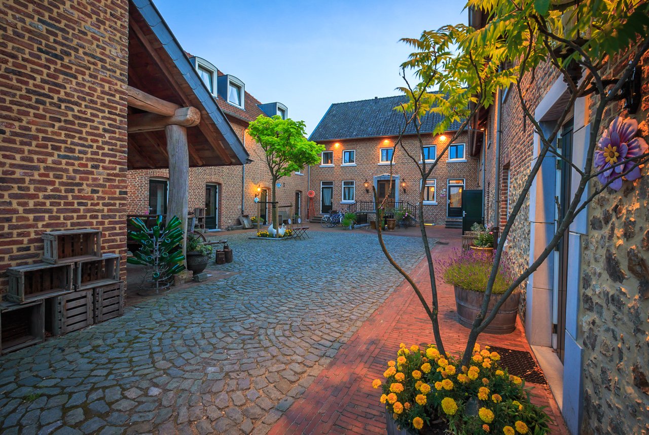 1561 luxe vakantiehuis 26 personen zuid limburg .jpg