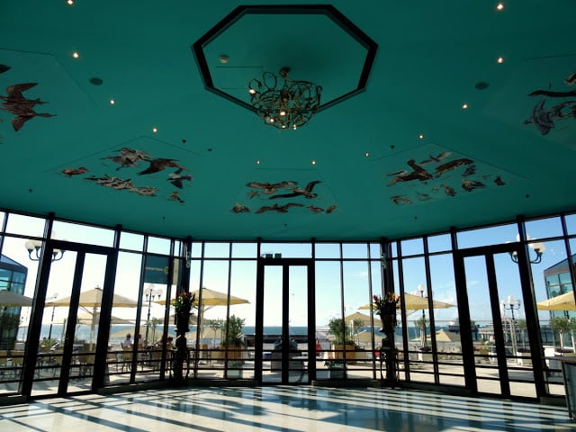 Serre - Conservatory (empty).jpg