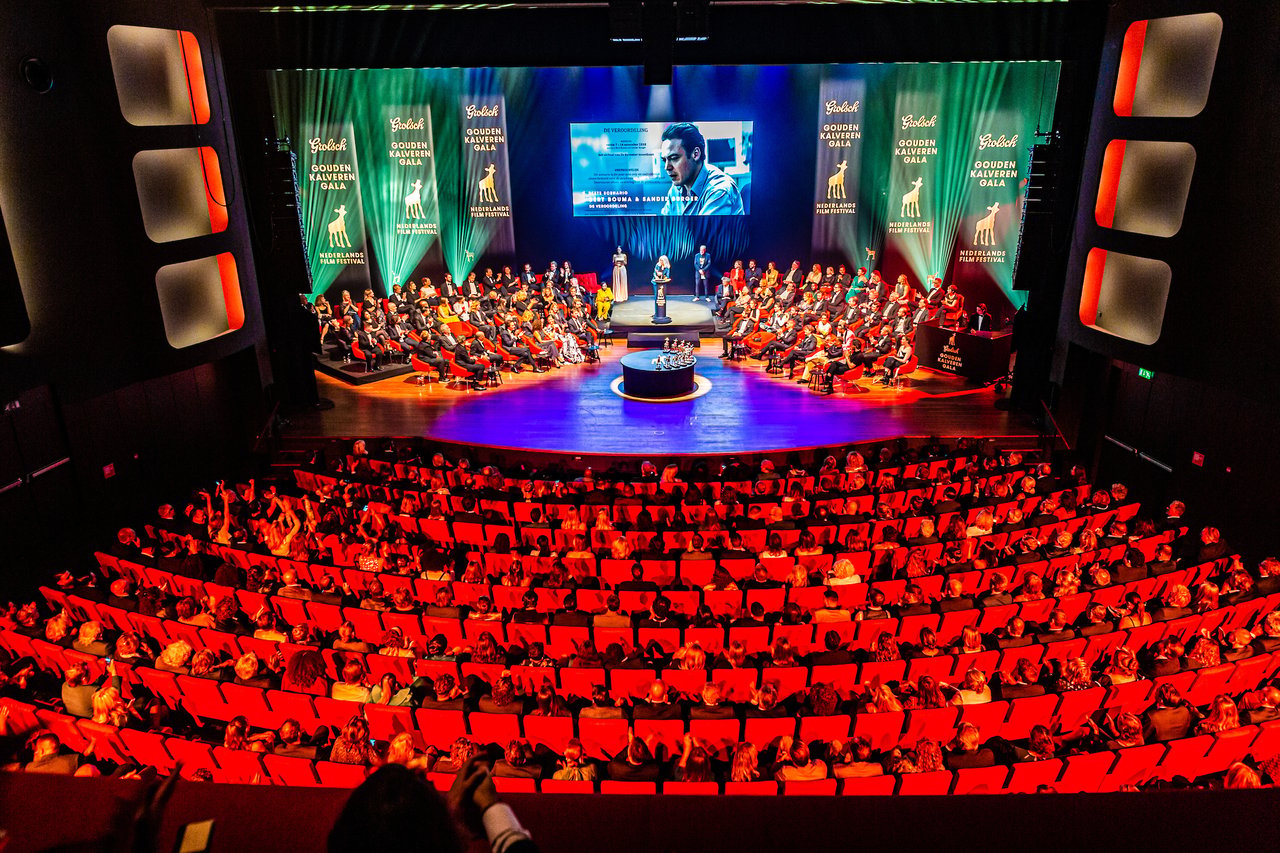 18 NFF-20211001-Stadsschouwburg - DE Zaal- Gouden Kalveren-2_momenttom.com.jpg