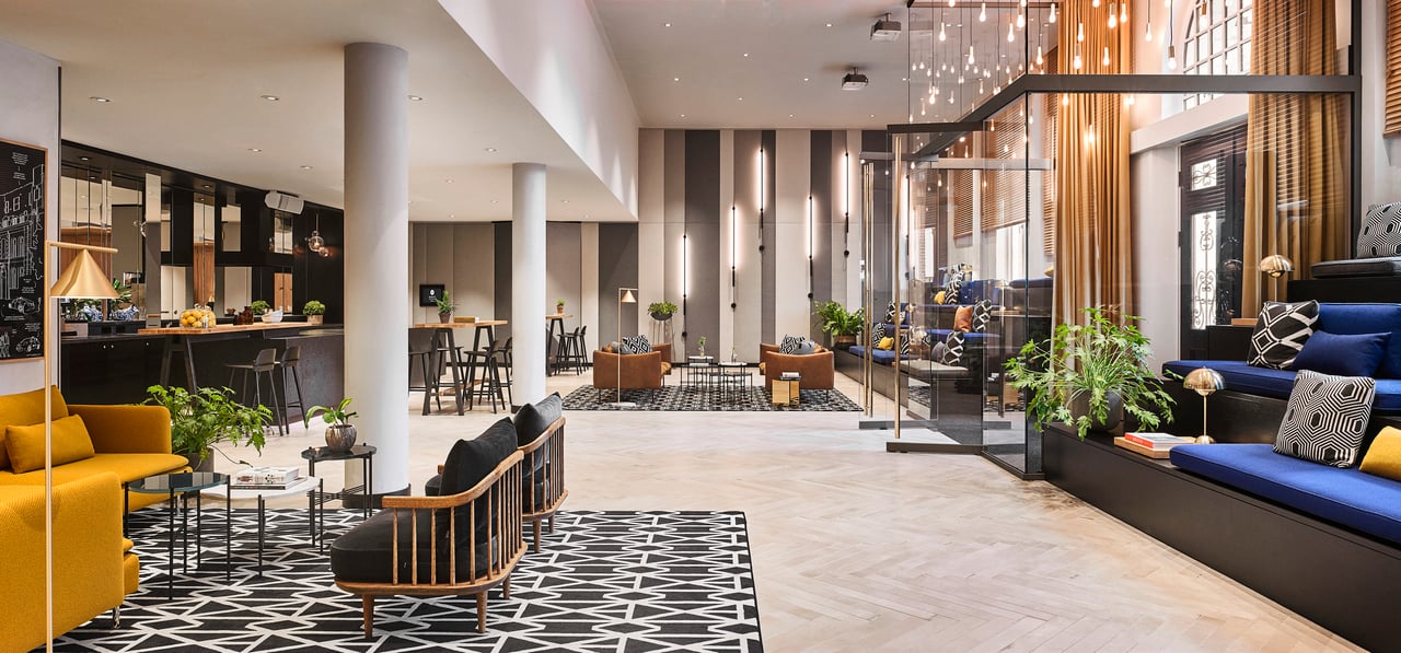 Hyatt-Regency-Amsterdam-Meeting-Events-Foyer-Full.jpg