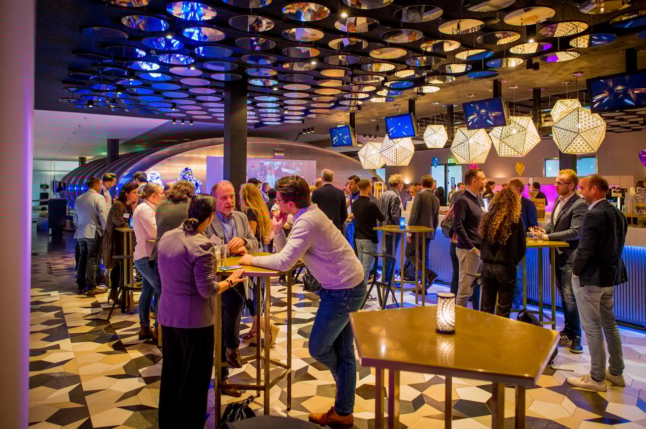 Media Plaza - Auditoriumgebied - Barzone (6).jpg