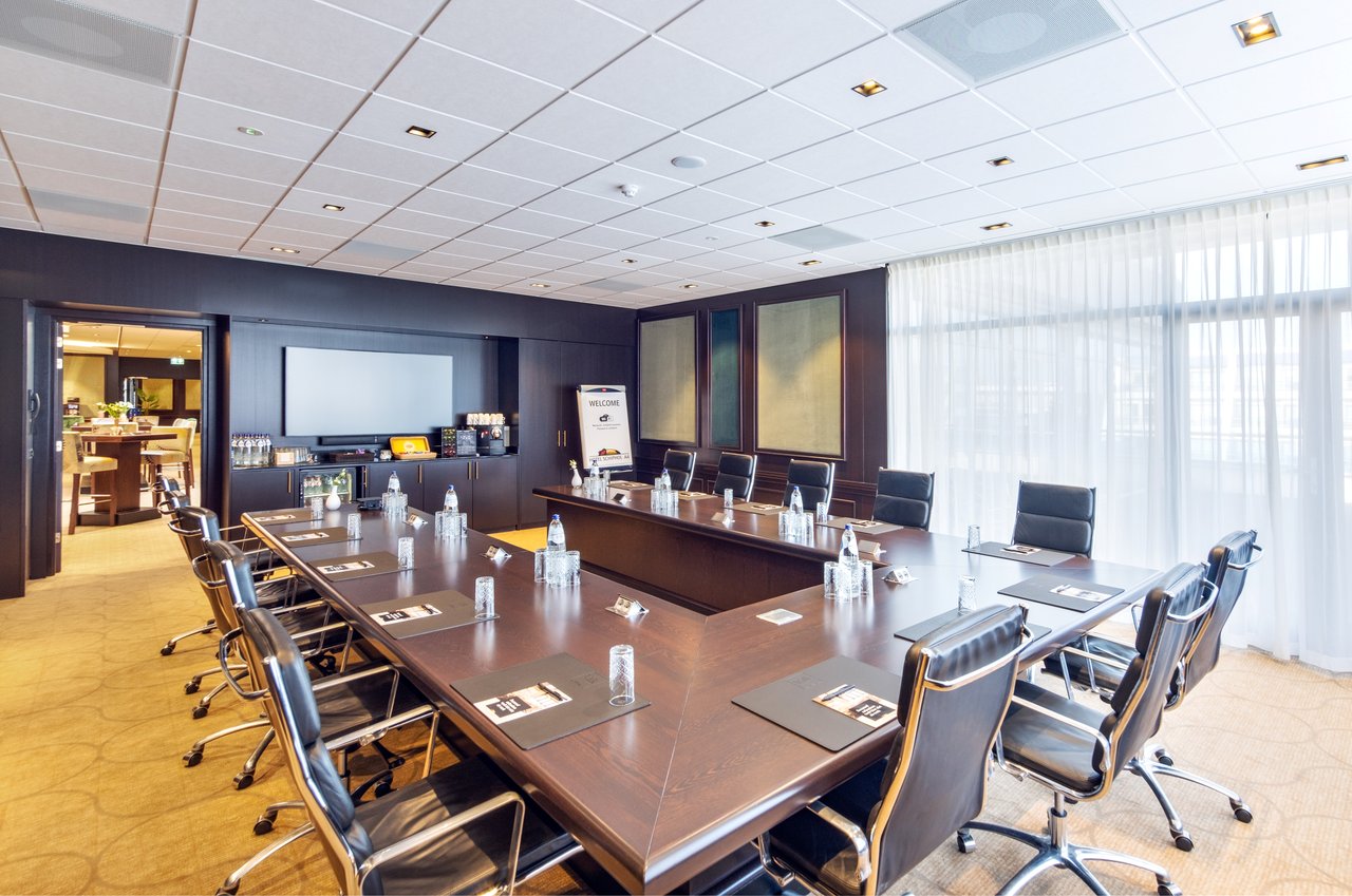 Boardroom, aansluitend aan de business lounge