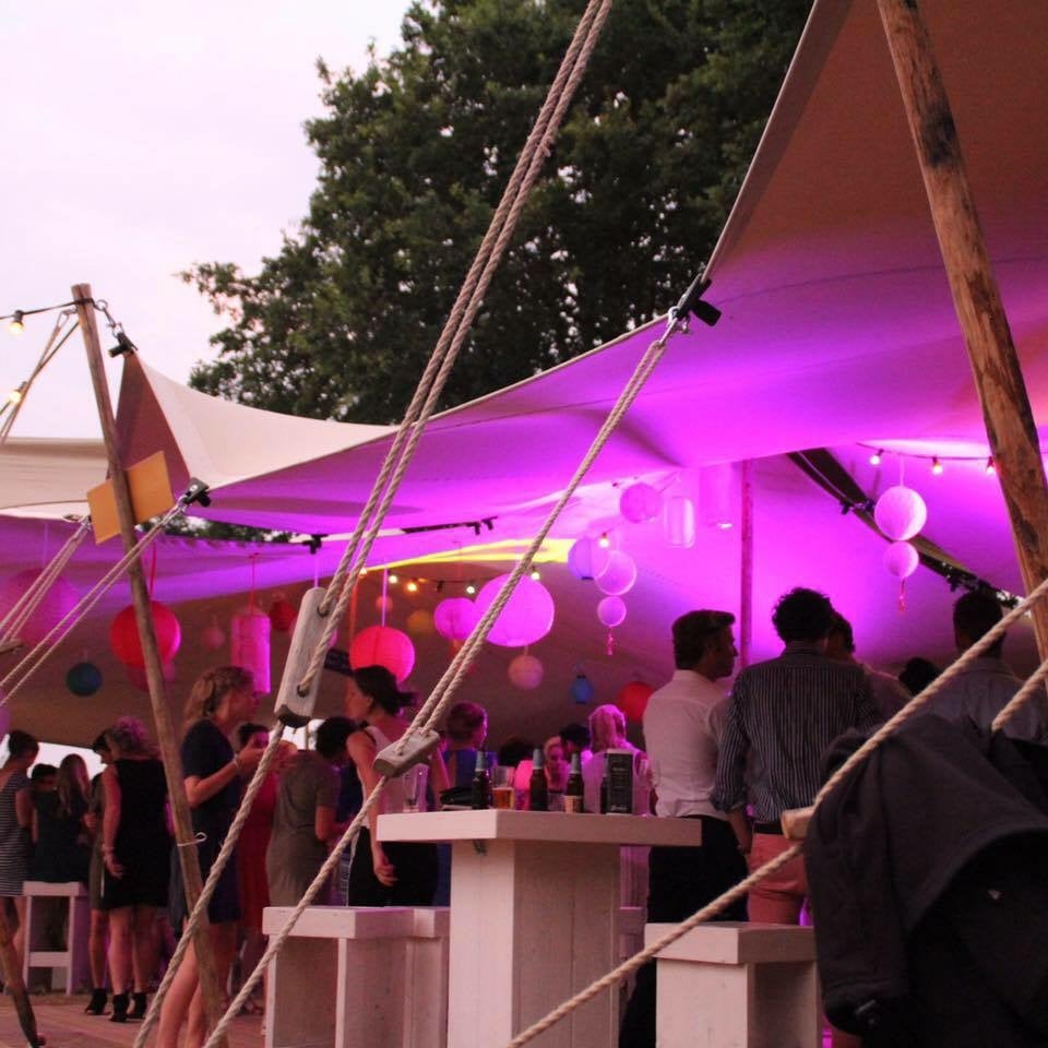 Stretch tent bij restaurant Fox